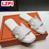 Yaz Tasarımcı Sandalet Terlik Kadınlar İçin Deri Deri Claquette Şık Pantoufle Oda Slides Slids Claquettes Açık Mekan Günlük Ayakkabı Boyutu 35-42