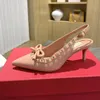 Marca Bombas Mulheres Salto Alto Sandálias Slingback Bow Rebite Moda Couro Dedo Apontado Sandálias Sola Sapatos de Vestido Mulheres Designer de Luxo Festa de Casamento Sapatos de Noite