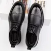 أحذية غير رسمية 2024 رجال الجودة الجلدية العمل الجلدية الدانتيل أزياء أسود ناعم رجل غير انزلاق فستان للرجال الرجال
