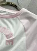 レディースTシャツライトピンクの文字刺繍女性Tシャツ2024春/夏oネック半袖甘いコントラストティートップス