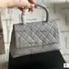 Borsa da donna di design Co con manico Totes Multi pochette in pelle di caviale Chiusura a giro piccolo Hardware in metallo dorato Borse a tracolla a tracolla con catena Matelasse Borsa da esterno 22CM