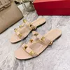 Hoge hakken slippers Luxuremerk Sandalen Designer schoenen Dames bezaaide hakken Vakantie Travel Leather Flats Shoe
