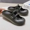 Tofflor sommarskor tofflor härliga glider kvinnor moln mjuk non slip flip flops män manliga damer inomhus sandal tecknad söt kaii ny h240322