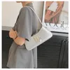 2024 Nouveau sac de mode Petit sac minimaliste français pour femmes nouveau sac à bandoulière simple à la mode et tendance, sac à bandoulière polyvalent de couleur unie sous les bras