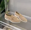 Zapatos de oficina de diseñador de lujo para hombre y mujer, mocasines de gamuza, planos de cuero informales, zapato deslizante con cierre de metal para caminar en verano