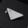 Simple Triangle Or Argent Broches Broches Hommes Femmes Lettre Plaqué Broches Costume Broche Vêtements Décoration Exquis Haute Qualité Bijoux