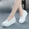 Sapatos Novo chegada Plataforma branca deslize em sapatos vulcanizados mulheres respiráveis enfermeiras de enfermagem sapatos de couro cunhas de couro