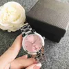 Orologi da polso di marca Orologio da donna al quarzo con cinturino in acciaio in metallo stile diamante Kor con lusso completo M 148