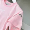 Moda Roupos de bebê adorável rosa Manga curta Conjunto de roupas infantis Tamanho 100-140 cm de verão de duas peças Camiseta e shorts de babados 24mar