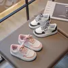 Sneakers babyskor pojkar casual sportskor barns mjuka solade skor barnskor pojkar skor koreansk version barnskor flickor tenis de mujer ninos 240322