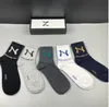 Designer Socks Mens Socks Autumn and Winter Graffiti Letters Street Art Pure Color Cotton Toeke Toekjes Sokken Sokken Mens Dames Luxe Sokken Hoge kwaliteit FGJGKDS