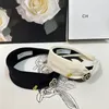 Mode lyxdesigner ch-bokstäver pannband svarta vita blommor hårband för kvinnor tjej varumärke pannband sport huvud wrap hög kvalitet 2 färg