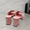 Sandalias de tacón grueso para mujer Zapatillas sin cordones Diseñador Ante Strass Piedra Slies Punta redonda Mulas Zapato de playa al aire libre Zapato casual Gris Negro Melocotón Rosa Zapato de ocio