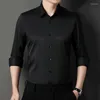 Herrklänningskjortor Fashion Brand Male Long Sleeved Shirt Smooth Business Coat Man Solid Color Formell högkvalitativ topp plus storlek ankomster