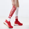 Calzini calzini a compressione di alta qualità che calzino donne in contrasto con i colori sportivi per la maratona di calcio da calcio all'aperto