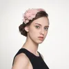 Nouveau élégant en mousseline de soie chapeau haut-de-forme casque avec plume flottante fleur or cheveux ornement bandeau