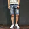 Herren-Shorts, zerrissene Herren-Denim-Jeans, hellblaue Tasche, Sommerkleidung für Männer