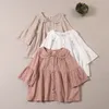 Blusas femininas japonesas Sen Age reduzindo dupla camada boneca pescoço camisa totalmente bordada solta e versátil manga 3/4 cardigan top novo verão