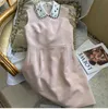 الفساتين غير الرسمية الأساسية مصممة العلامة التجارية Miu Love Diamond Dibdding Doll Neck Oclessed Dress Design Sense Celebrity Tank Top Skirt spliced ​​A-Line Summer NX4P