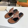 Yaz kadın moda sandalet tasarımcısı rahat rahat düz ayakkabılar minimalist tatil plaj flip flop