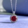 Tartışmalar Bahar Qiaoer 925 STERLING Gümüş 8 8mm Kalp Yuvarlak Kesim Laboratuar Ruby Taş Kadınları Kolye Kolye Hediye Güzel Takı