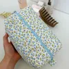 Opbergtassen Toilettas Trendy cosmetische organizer met bloemenprint voor op reis Huidverzorgingstoiletartikelen Stijlvol make-uptasje met gladde ritssluiting