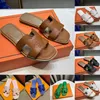 2024 Sandálias Orang Chinelos para Mulheres Senhoras Luxo Salto Plano Claquette Couro Home Outdoor Slides Sliders Sapatos Semente Preto Branco Marrom Sandale 35-42