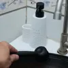 クリーニングブラシ付きの液体ソープディスペンサーキッチンシンク洗剤プレスカウンタートップ