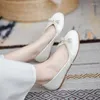 Zapatos casuales de talla grande 33- 42 primavera otoño verano moda satén francés mujer cuentas boda bailarinas blancas SO9-2