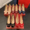 Marchio famoso Vara Sandali con décolleté con fiocco Décolleté con tacco a gattino in pelle verniciata Tacco basso a blocco Scivoli beige neri slip on ballerine scarpe estive muli casual con tacco a spillo e tacco a spillo