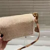 Lyxdesigners Super Beautiful Straw Woven Camera Bag Ny Populära Messenger -väska Single Shoulder Bag Casual och mångsidig lätt och praktisk storlek 21*14cm