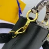 Övre handväska lyxig designer kvinnors tygväska boa constrictor läder lyfthandtag crossbody väskor mini plånbok kohud foder axel koppling väska v logotypväskan