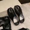 Botas glitter prata couro de trotter plana sapatos de mulher designer de marca tabi ninja mocassins mulheres de fundo mole de dedo mocassins 2023