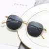 2 piezas Diseñador de lujo de moda 2023 Gafas de sol para mujer HD Moda Versátil Internet Celebridad Mismo estilo Gafas de sol Anti UV Marco de metal