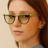 2 pcs Mode luxe designer acier lunettes de soleil en cuir demi-cercle 2023 nouveau type lunettes de soleil plaine rue photo sens avancé lunettes de soleil protection UV