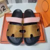 Sandali firmati Sandali da donna e da uomo Pantofole estive Scarpe con plateau colorate alla moda per esterni classici scivoli da spiaggia pizzicati Sandali con gancio