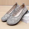 Flats 2023 Nouveau mesh d'été creux de chaussures en tissu la tête ronde féminine Chaussures brodées en fond plat pur à la main