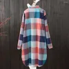 Blouses pour femmes Style coréen Femmes Chemise Plaid Imprimer Contraste Couleur Ourlet irrégulier Simple boutonnage Manches longues Revers surdimensionné Dame