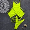 Mulheres Swimwear Sexy Alto Pescoço Cruz Micro Bikini 2024 Lantejoulas Prata Neon Verde Corte Push Up Swimsuit Mulheres Lace Bandage Thong