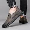 Scarpe fatte a mano in pelle di mucca per uomo Scarpe casual da lavoro Mocassini leggeri con fondo morbido Guida scarpa piatta Slip on Calzature maschili 240314