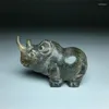 Figurine decorative 2.01 "Corno di bue naturale cinese intagliato a mano Statua di rinoceronte pendente Decorazione da scrivania Collezione domestica Ornamenti regalo