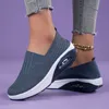 Kvinnor Walking Shoes Running Mesh Shoes Fashion Platform Slip-On Sneaker Air Cushion Gym Modern Dance Shoes 240312