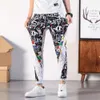 Nuovi jeans estivi di marca di moda con stampa personalizzata per versione coreana da uomo Pantaloni slim fit con graffiti elastici alla moda