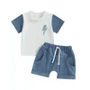 Kledingsets Baby Jongens Zomerkleding Korte mouw Contrasterende kleur Lettler Print Tops Blauw Trekkoord Elastische shorts 2 STUKS (Wit 18-24