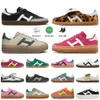 Topp djärva kvinnliga designerskor Wales Bonner Rugby Cream Collegiate Green Sporty and Rich inomhus Soccer Silver Black Pink Glow Platform Sneakers Mens Trainers