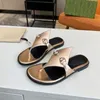 Yaz kadın moda sandalet tasarımcısı rahat rahat düz ayakkabılar minimalist tatil plaj flip flop