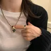 Pendentifs Collier enroulé en cuir numérique Vintage noir dégoulinant de cœur d'amour