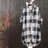 Blouses pour femmes Style coréen Femmes Chemise Plaid Imprimer Contraste Couleur Ourlet irrégulier Simple boutonnage Manches longues Revers surdimensionné Dame