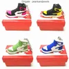 14 couleurs en gros Designer Mini Silicone Sneaker Porte-clés avec boîte pour hommes femmes enfants porte-clés cadeau chaussures porte-clés sac à main chaîne basket-ball chaussure porte-clés