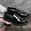 Buty patentowe skórzane motocykle białe butę z frędzlami mężczyzn eleganckie włoskie buty imprezowe dla mężczyzn marka ślubnych mężczyzn buty formalne buty